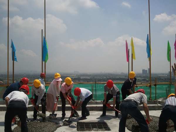 ʵ������Ʒ�� ������ף��ɳ���չ㳡�ֳɷⶥ 