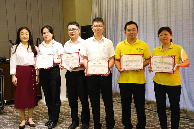 ��ƺ�������ί�������Ϊ��Ը�߽���֤��