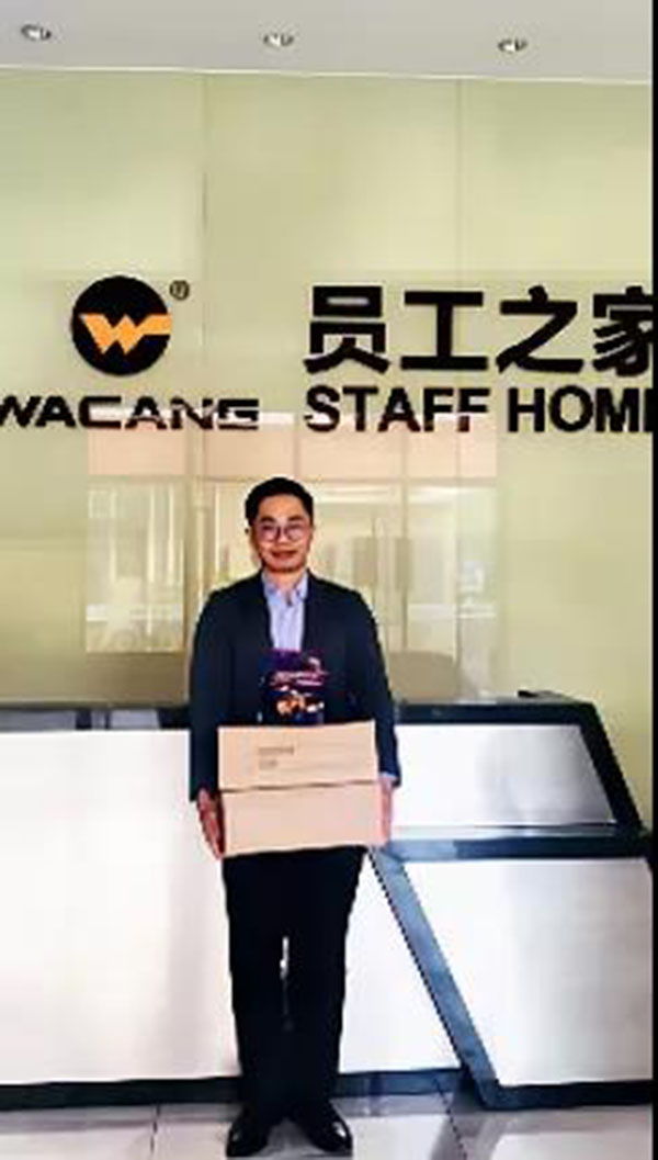 �յ������ǡ����￨���´���������������������Ա����չ�ֳ�ϲ�õ�Ц��