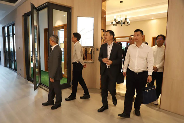 �ڼα����˶�����ͬ�������������