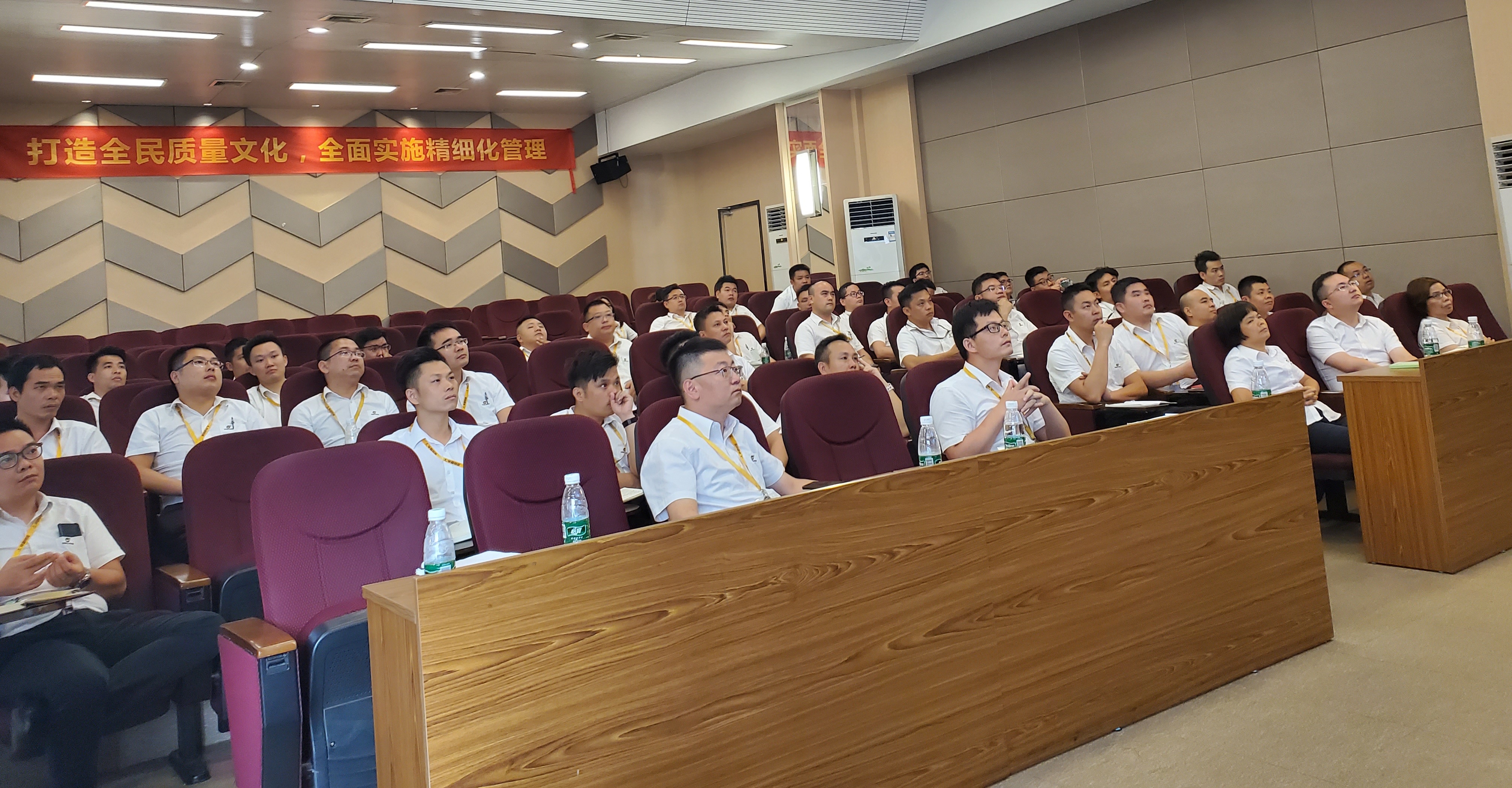 ������������ѵ�������Ч����ͷ�Է��������������